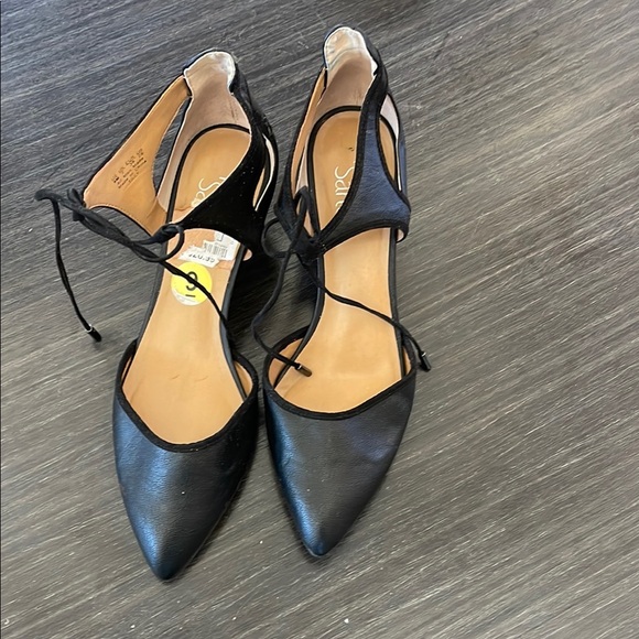 Franco Sarto Shoes - Franco Sarto size 9 Stylish Black Women's Shoes - small defect!